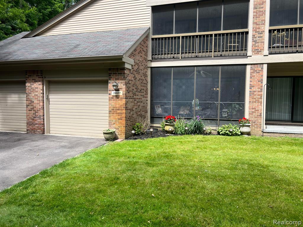 29577 PINE RIDGE Circle, Farmington Hills, MI 48331 — Photo 16
