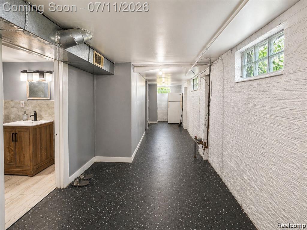 2415 McLean Street, Hamtramck, MI 48212 — Photo 16