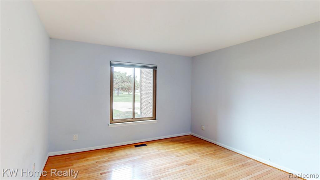 15769 Balfour Drive, 22, Macomb, MI 48044 — Photo 9