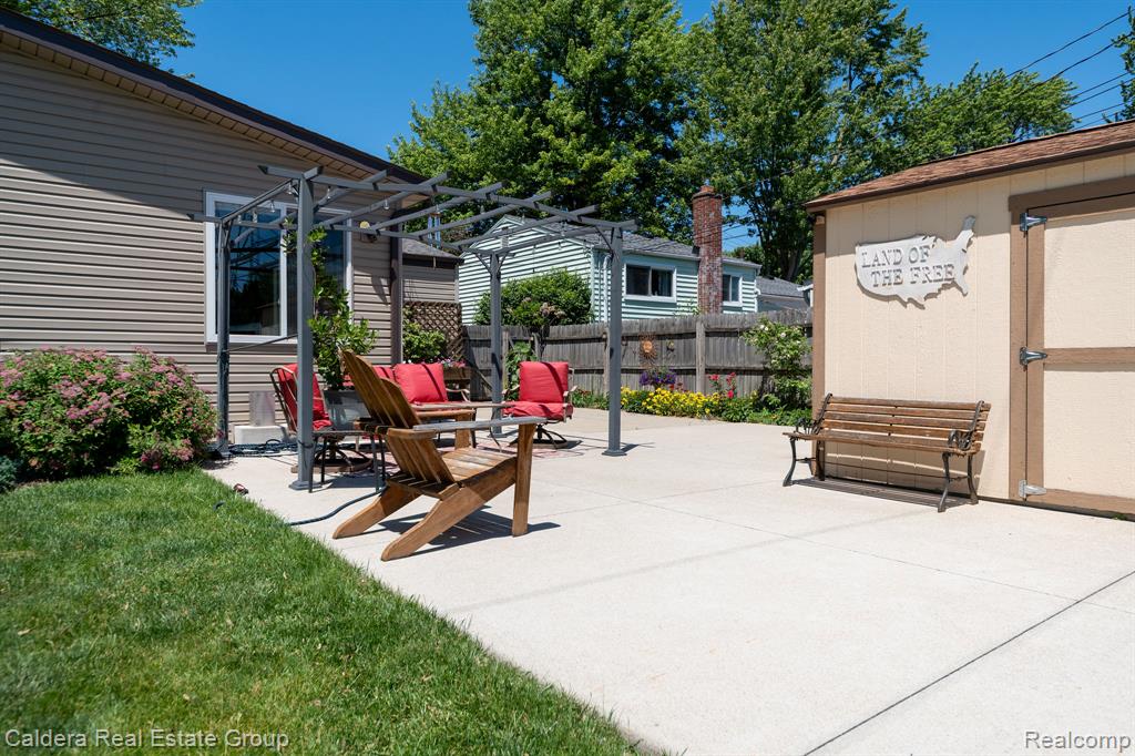 41024 Paign Drive Drive, Sterling Heights, MI 48313 — Photo 36