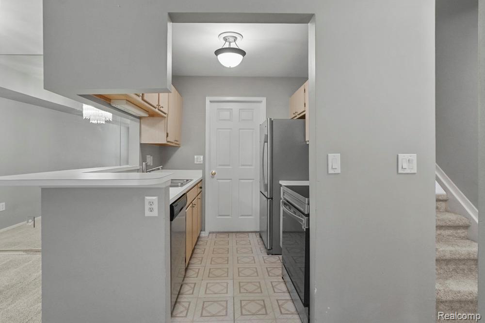 22051 Atlantic Pointe, Farmington Hills, MI 48336 — Photo 8