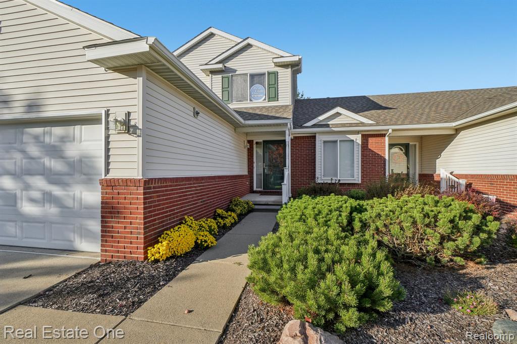 480 Hosta, Howell, MI 48843 — Photo 3