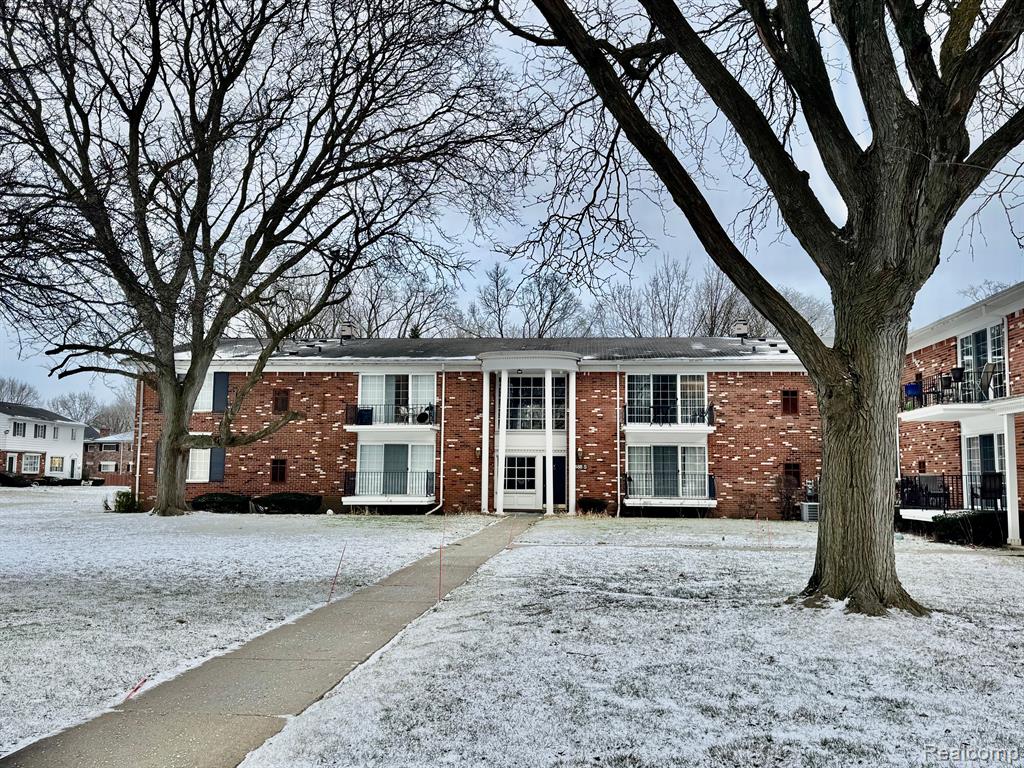 488 FOX HILLS Drive S, Bloomfield Hills, MI 48304 — front exterior