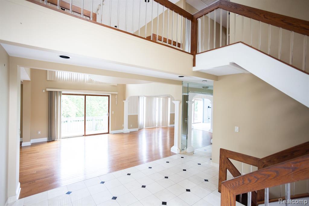 5881 NANEVA, West Bloomfield, MI — Photo 9