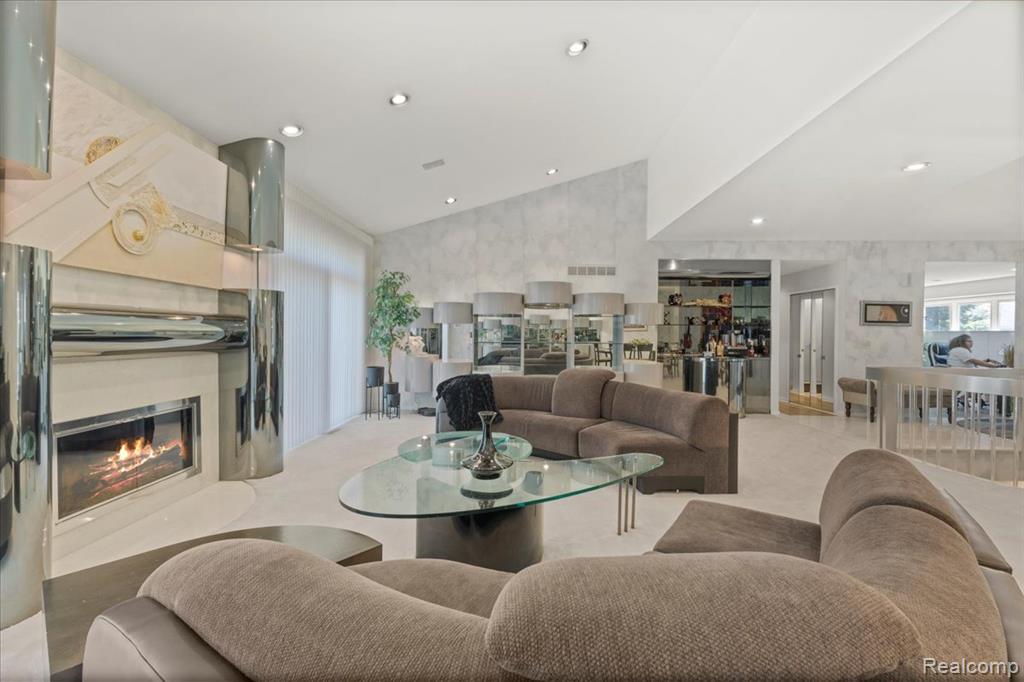 7570 Danbury Circle, West Bloomfield, MI — Photo 13