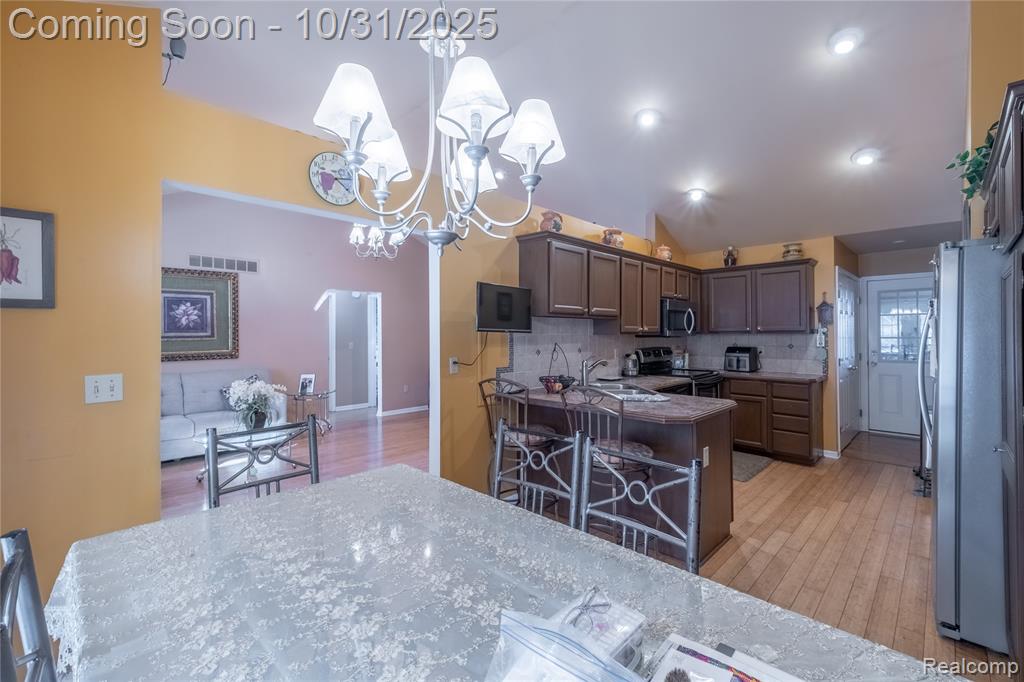 7036 Glen Oak Drive, Grand Blanc, MI 48439 — Photo 12