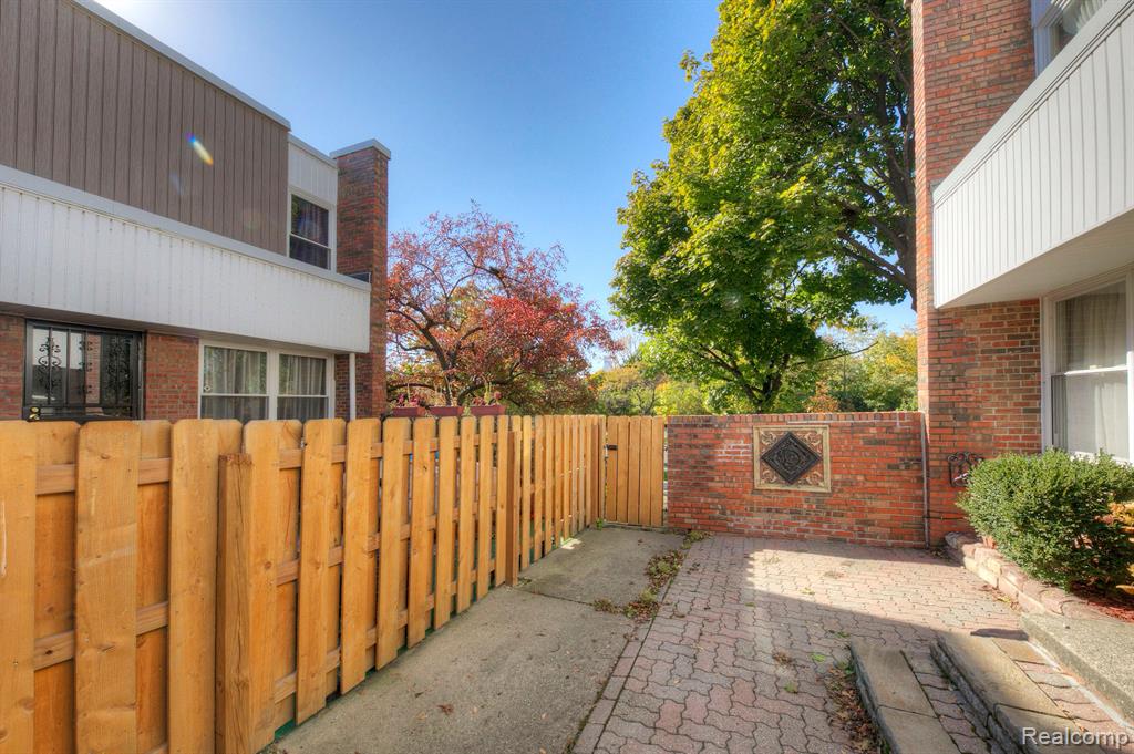 2037 Hyde Park Drive, Detroit, MI 48207 — Photo 33