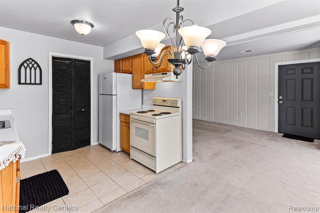 39525 VILLAGE WOOD Road, Novi, MI — Photo 13