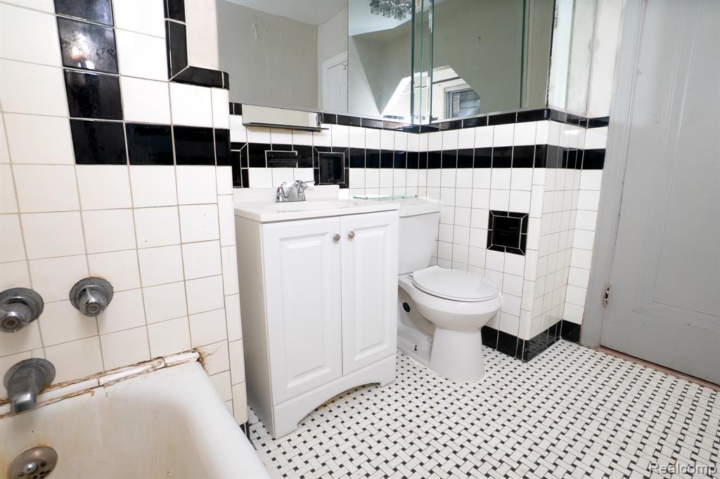 16176 TRACEY Street, Detroit, MI 48235 — Photo 10