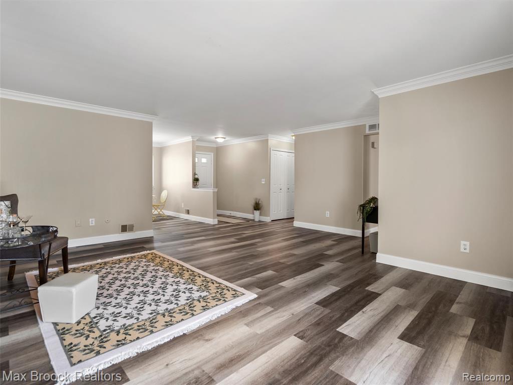 628 Country Club Drive, 23, Saint Clair Shores, MI 48082 — Photo 5