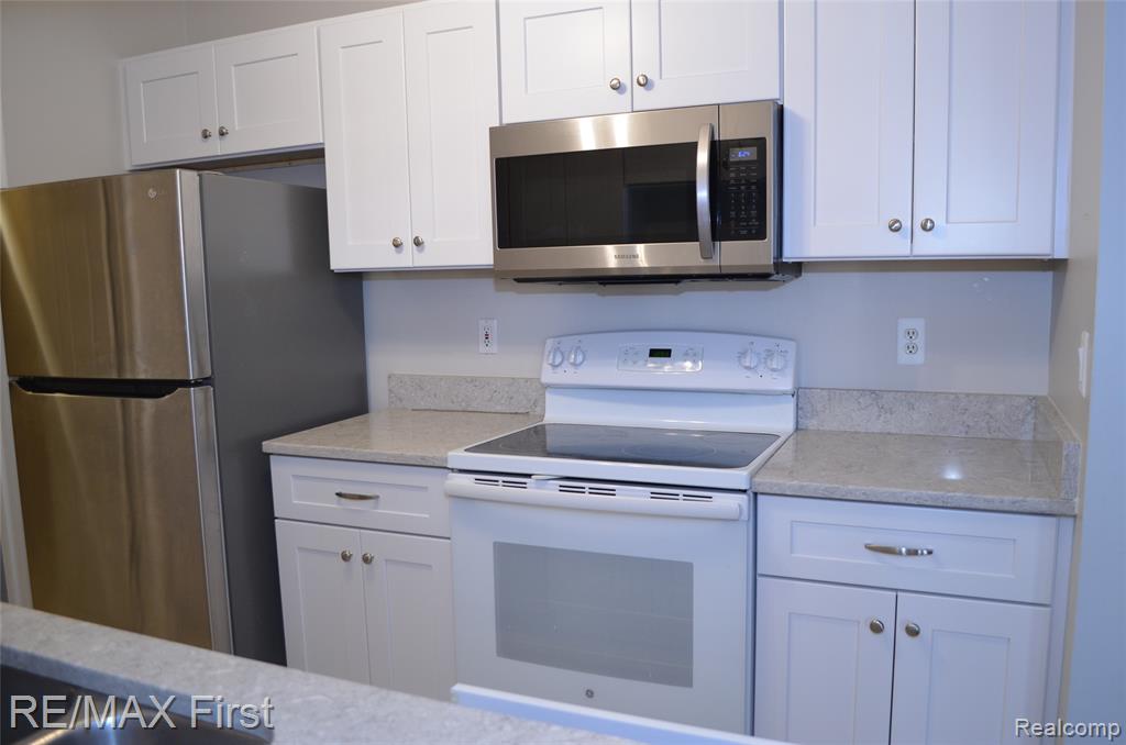 4287 Berkshire Drive, Sterling Heights, MI 48314 — Photo 8