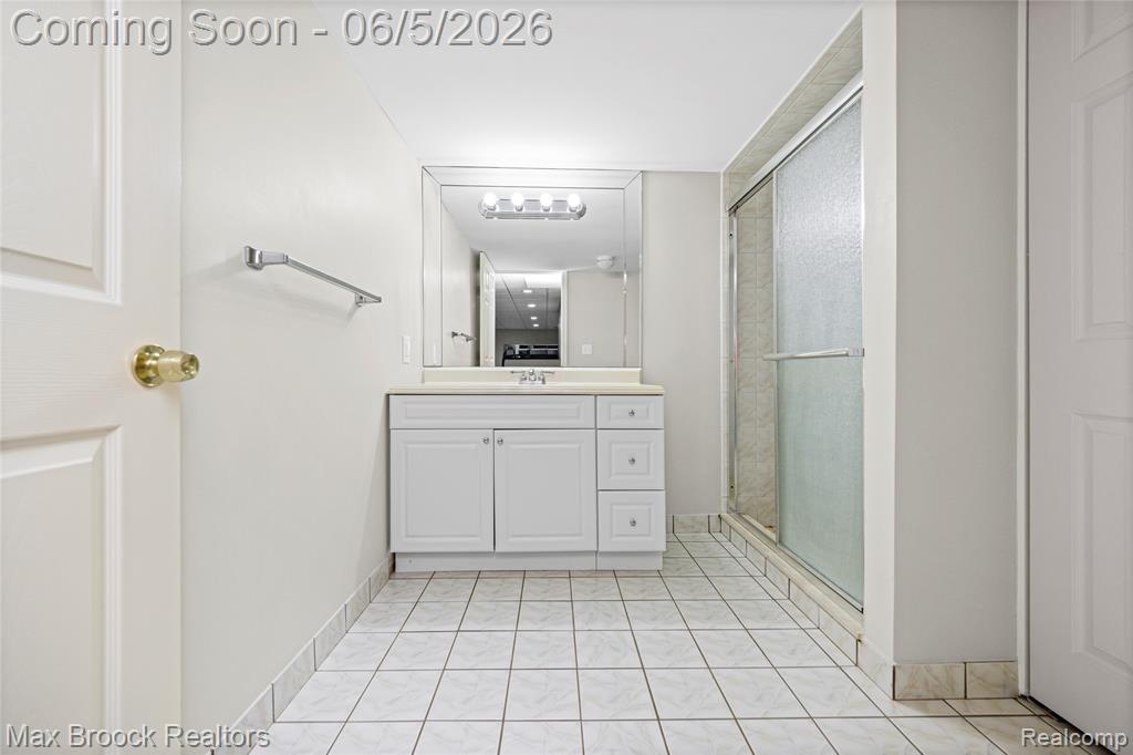 6664 Apple Blossom Trail, West Bloomfield, MI — Photo 63