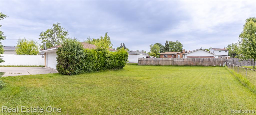 40026 Kristen Drive, Sterling Heights, MI 48310 — Photo 33