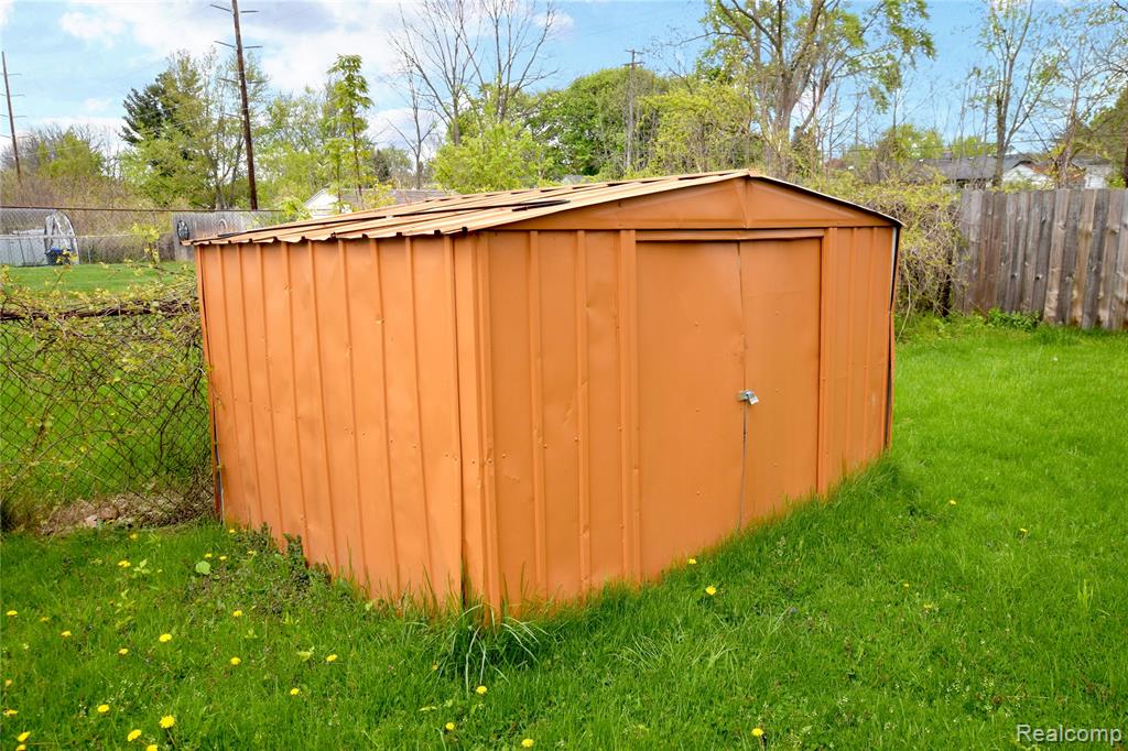 4301 Pengelly Road, Flint, MI 48507 — Photo 16
