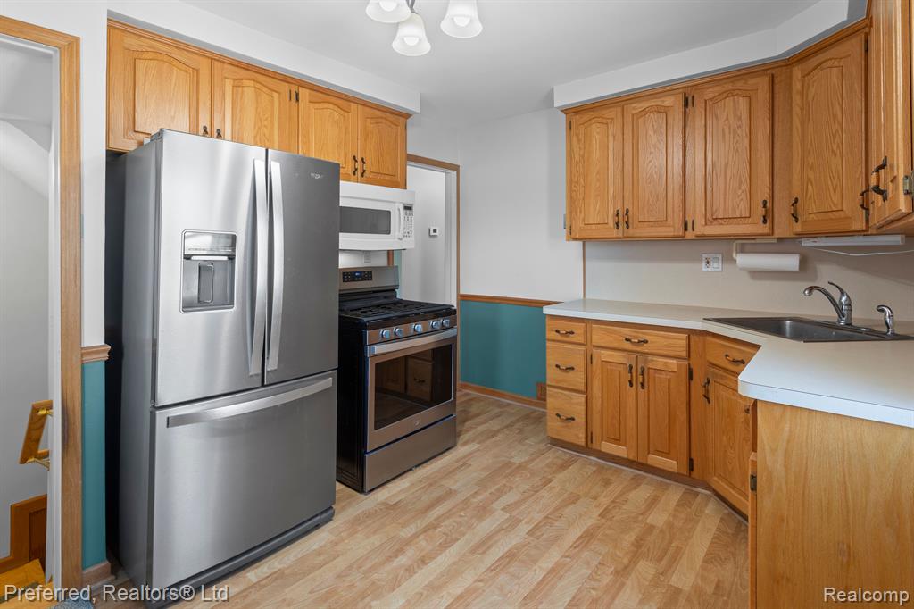 9980 HUBERT Avenue, Allen Park, MI 48101 — Photo 7