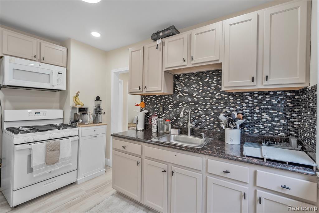 6847 Theisen Street, Dearborn, MI 48126 — Photo 14