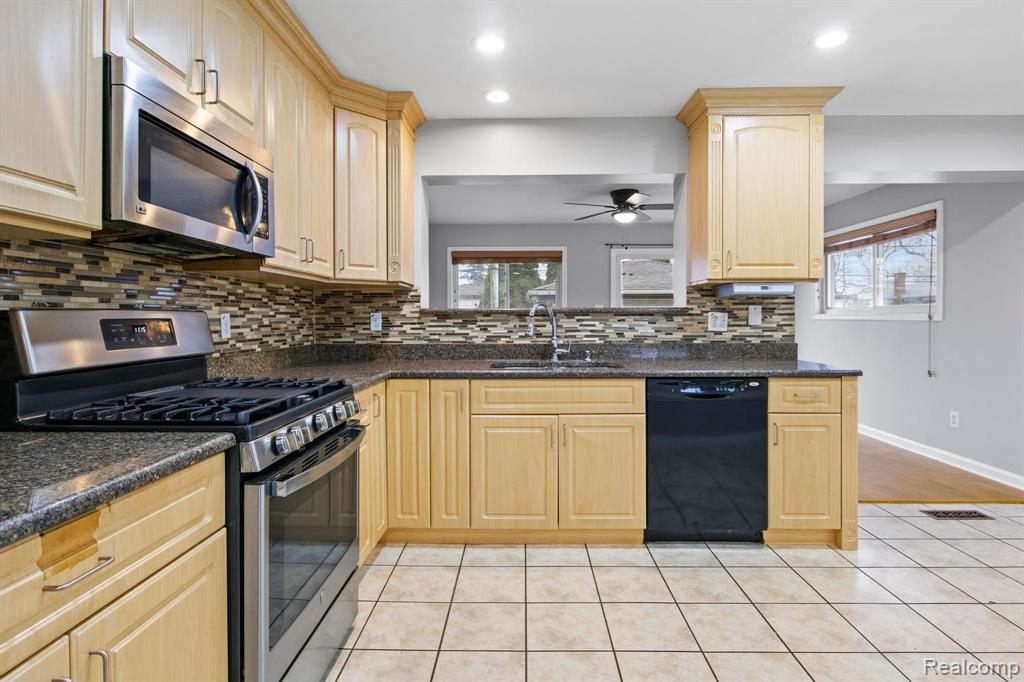 6109 KINLOCH Street, Dearborn Heights, MI 48127 — Photo 21