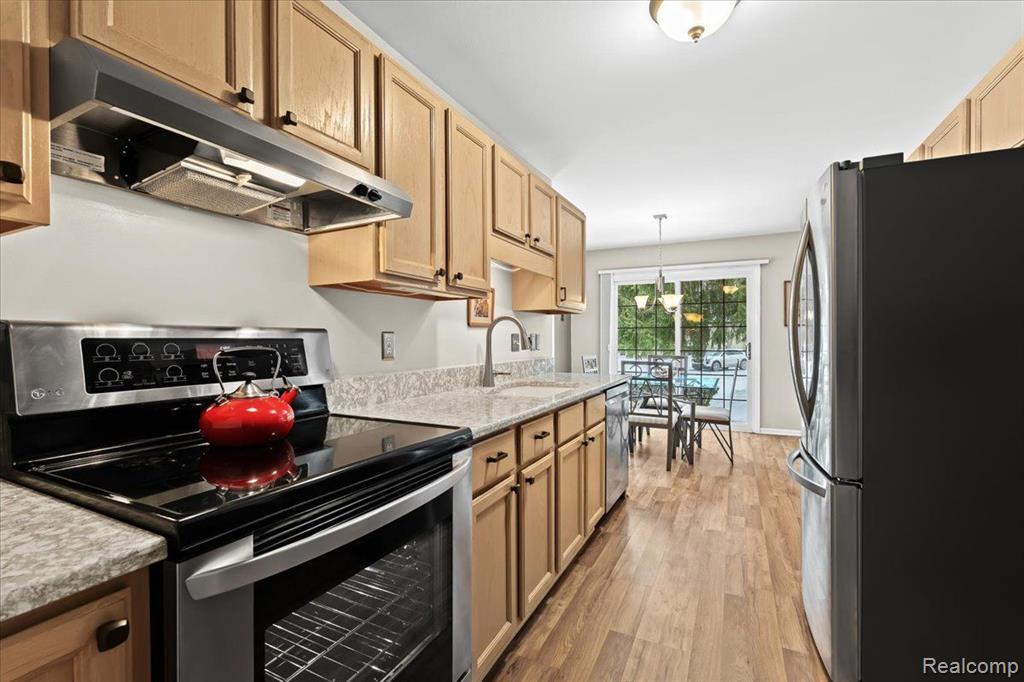 2597 MAPLE FOREST Court, Wixom, MI 48393 — Photo 5