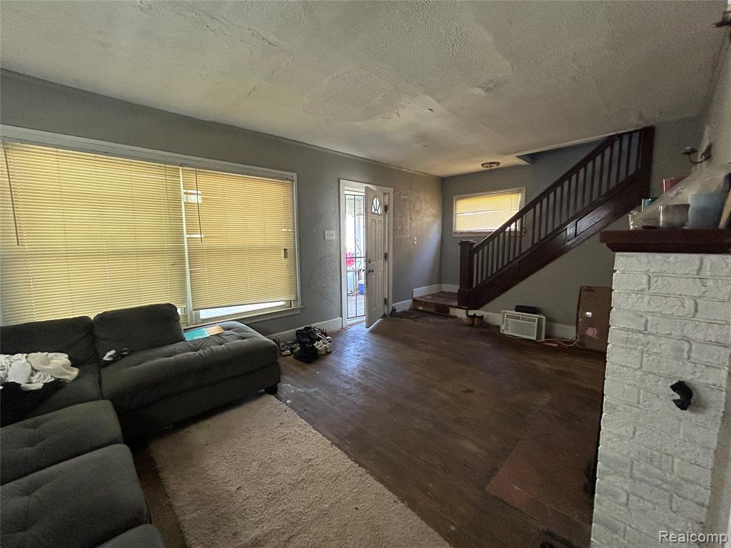 40 Dwight Avenue, Pontiac, MI 48341 — Photo 3