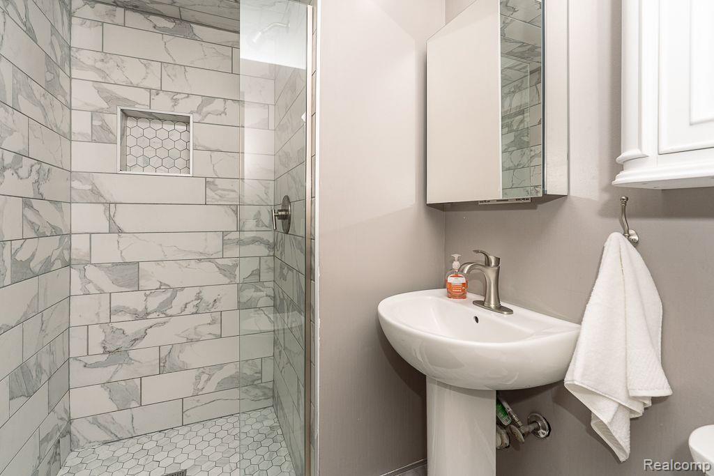 44053 TERRICAR Lane, Clinton Twp, MI 48038 — Photo 17