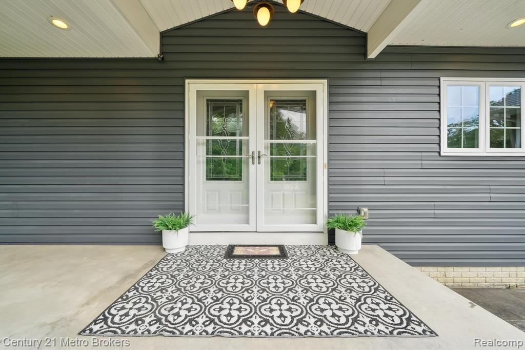 9119 Hegel Road, Goodrich Vlg, MI — Photo 6