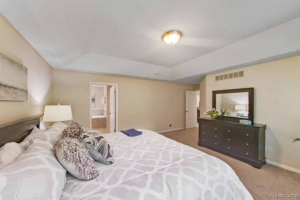50736 SEVILLA Circle, Novi, MI — Photo 40