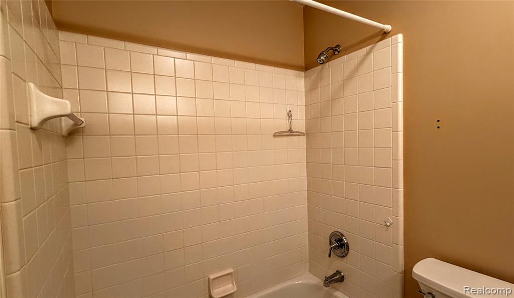 4791 Roundtree Drive, 1, Brighton, MI 48116 — Photo 28