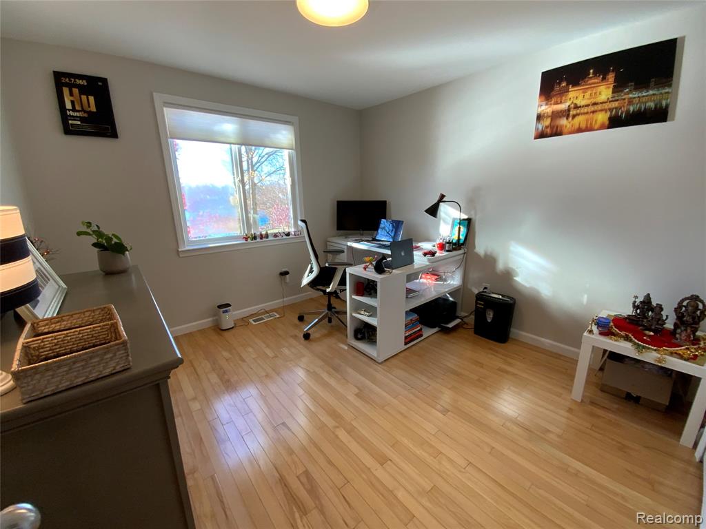 6749 Little Creek Drive, Troy, MI 48085 — Photo 18