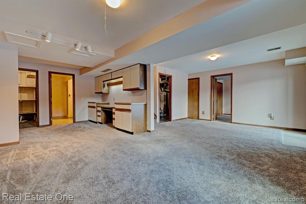 9045 E BLUEWATER Drive, Clarkston, MI 48348 — Photo 30