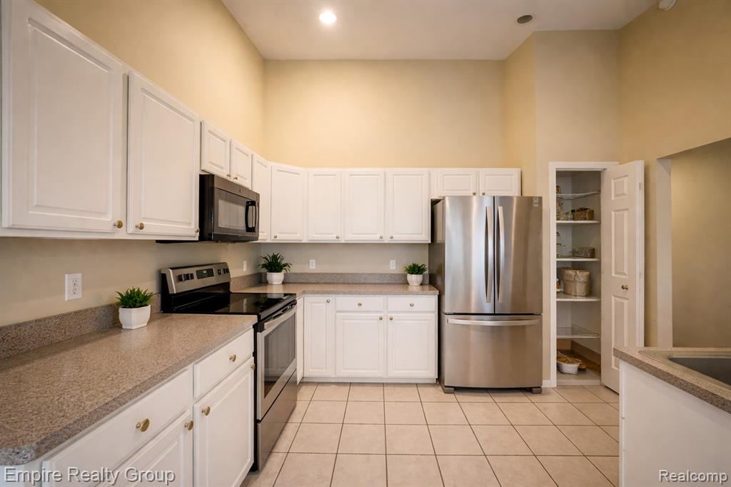 12330 Hickory E, Utica, MI 48315 — Photo 13