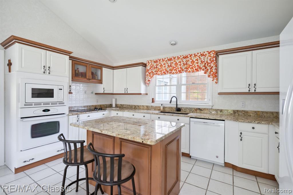 39508 VILLAGE RUN Drive, Northville, MI 48168 — Photo 11