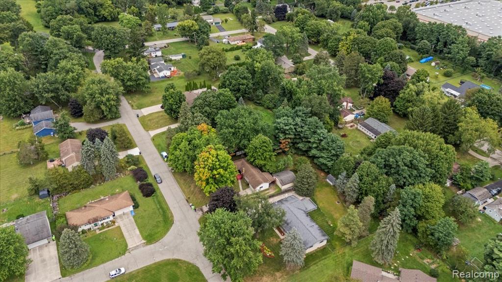6891 Somerset Drive, Brighton, MI 48116 — Photo 29