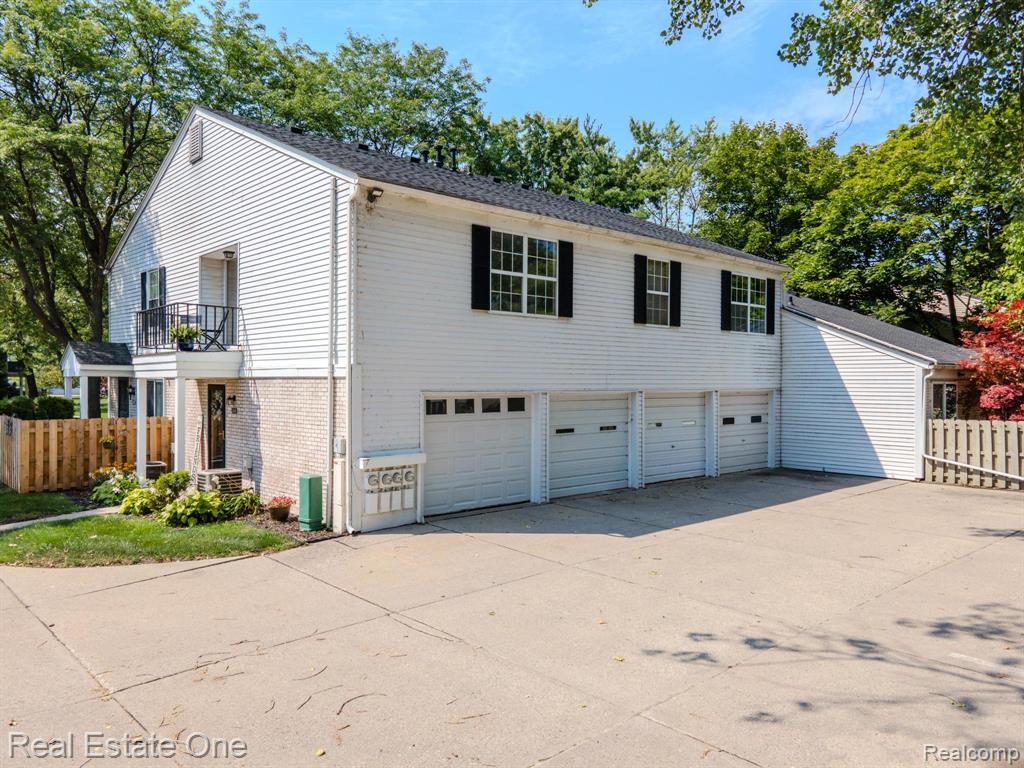 24645 Spring Lane, 18, Harrison Township, MI — Photo 4