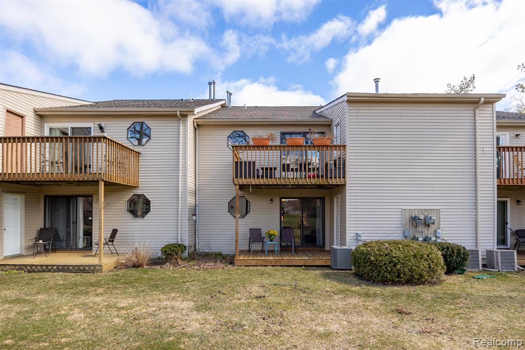 4933 OAK HILL Drive, Waterford, MI 48329 — Photo 25