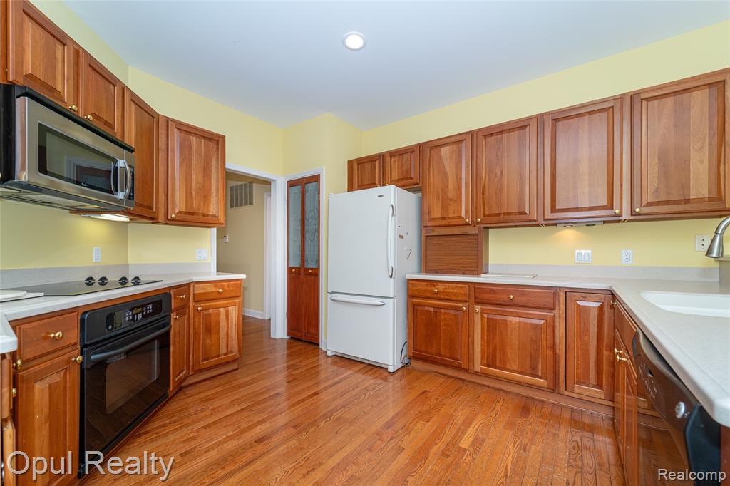 17036 Sycamore Court, Northville, MI 48168 — Photo 25