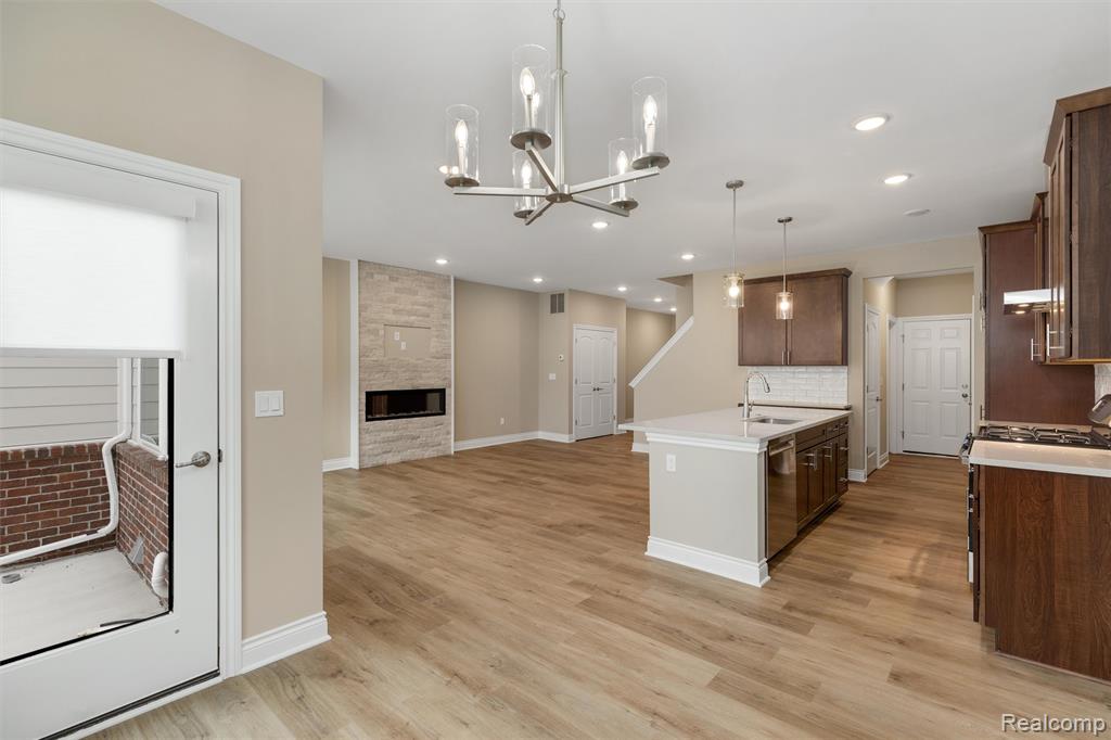 807 Balmoral Ln, Troy, MI 48085 — Photo 4