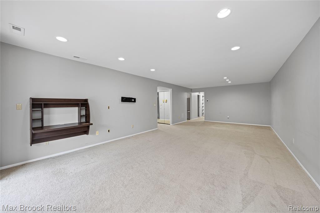 29664 Pine Ridge Circle, Farmington Hills, MI 48331 — Photo 9