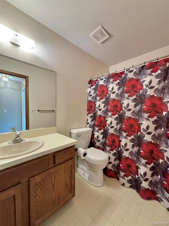 401 Doremus S Doremus Lane W, 10, Saint Clair Shores, MI 48080 — Photo 15