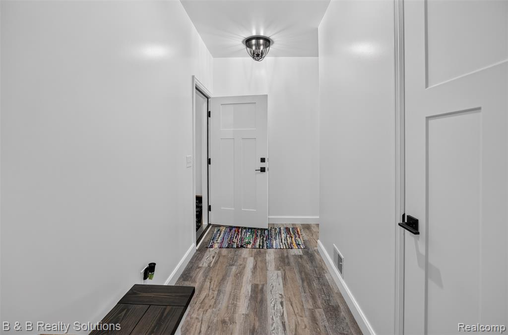 6204 Fish Lake Road, North Branch, MI 48461 — Photo 31