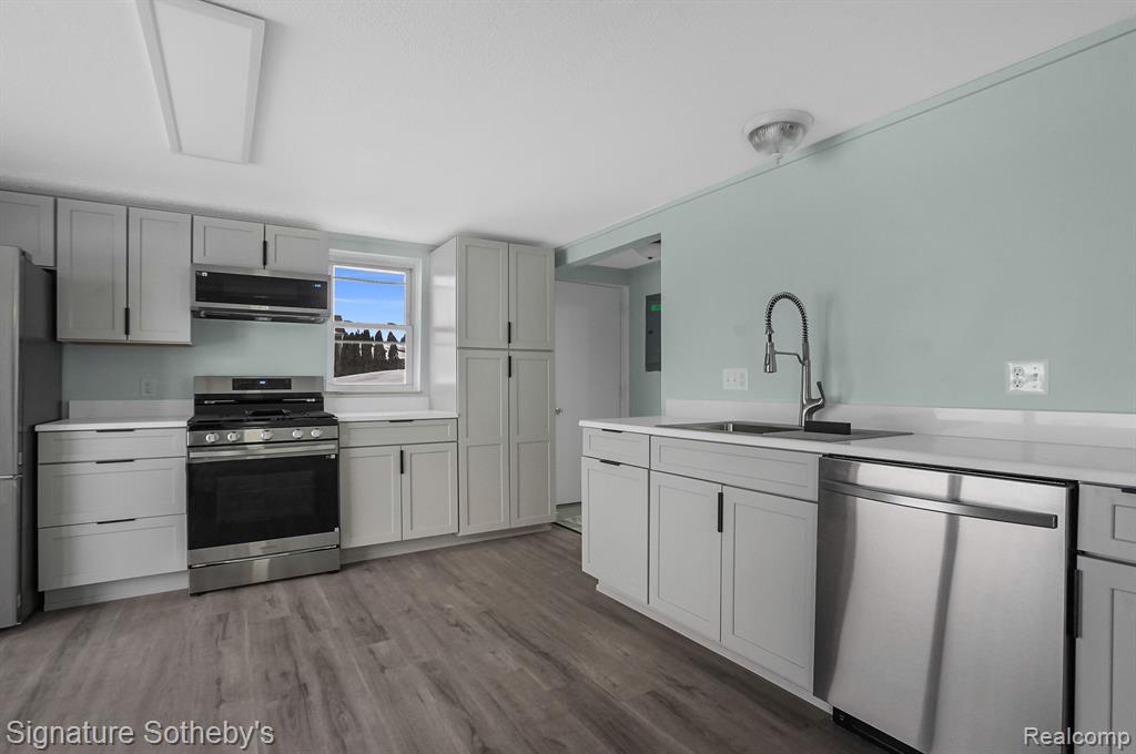 8041 GRAND RIVER Road, Brighton, MI 48114 — Photo 4