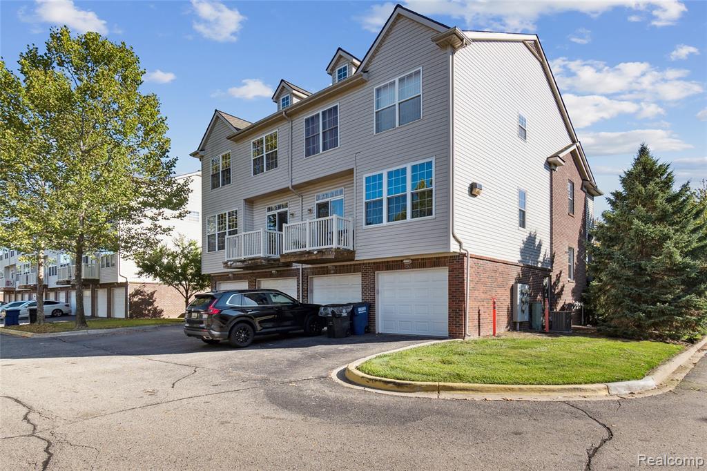 571 Summerfield Drive, Westland, MI — Photo 18