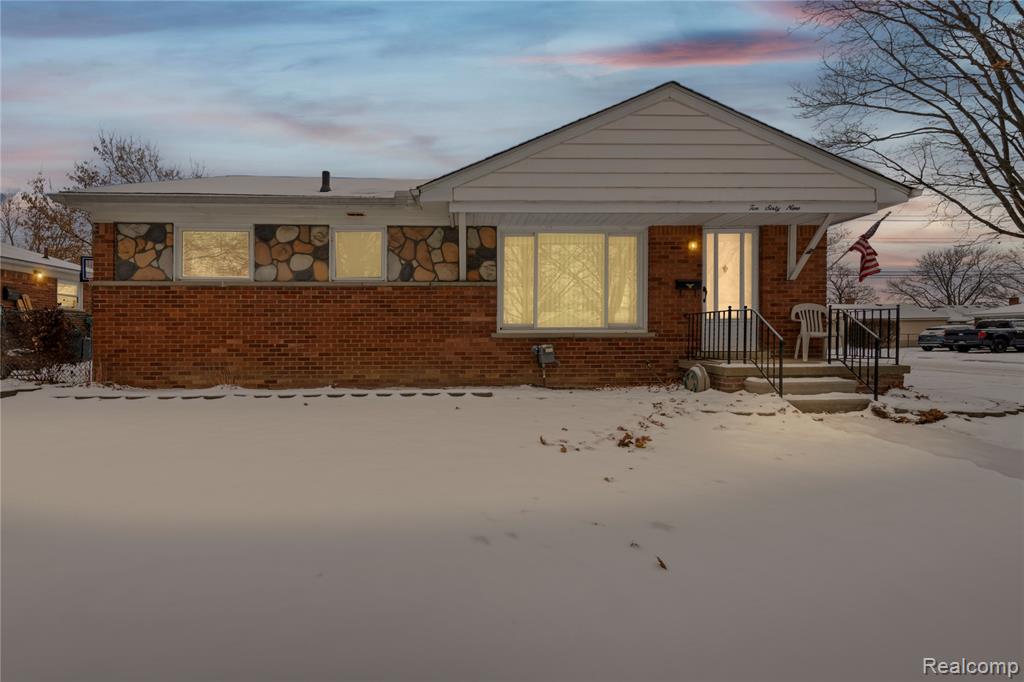1069 Chippewa Street, Mount Clemens, MI 48043 — Photo 3