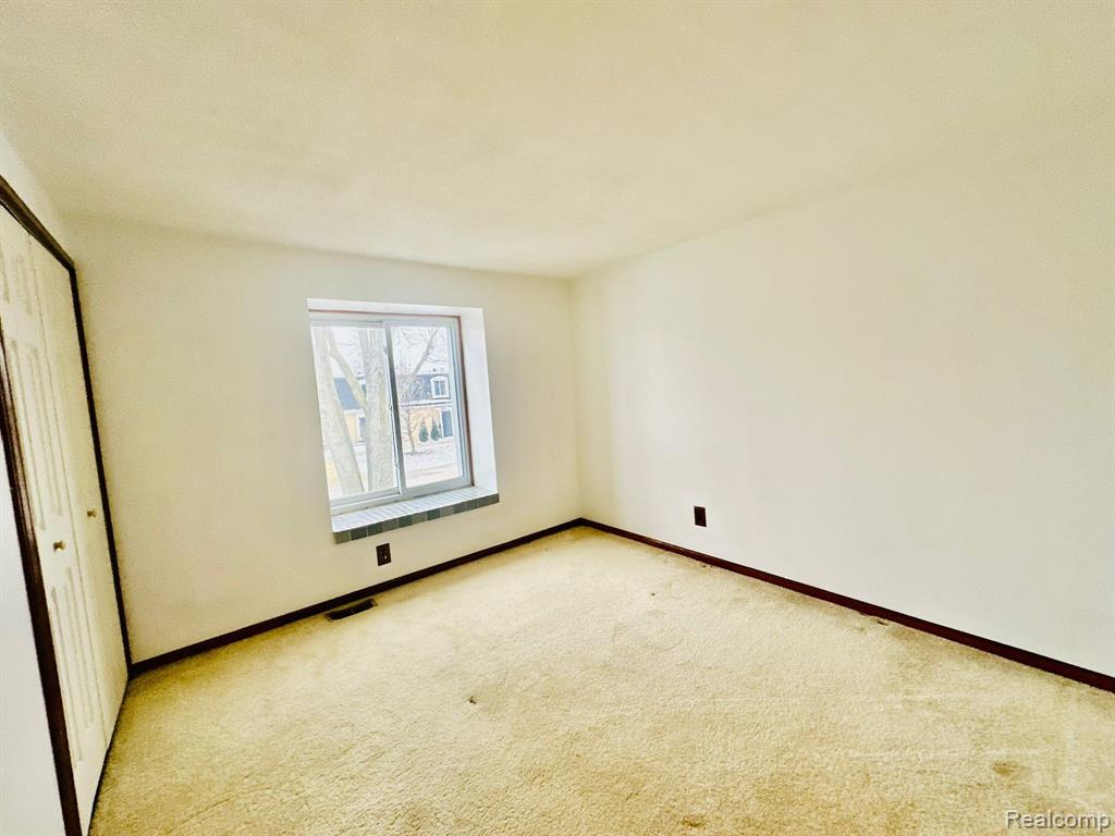 29720 CITY CENTER Drive, 4, Warren, MI 48093 — Photo 17
