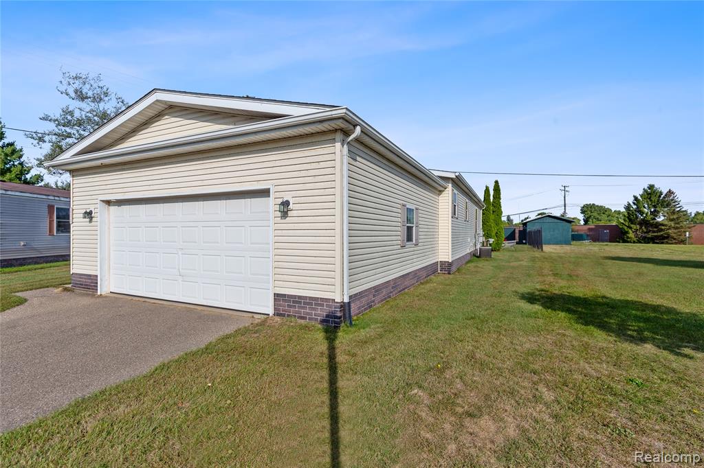 111 Riviera, Oakland, MI 48371 — Photo 22