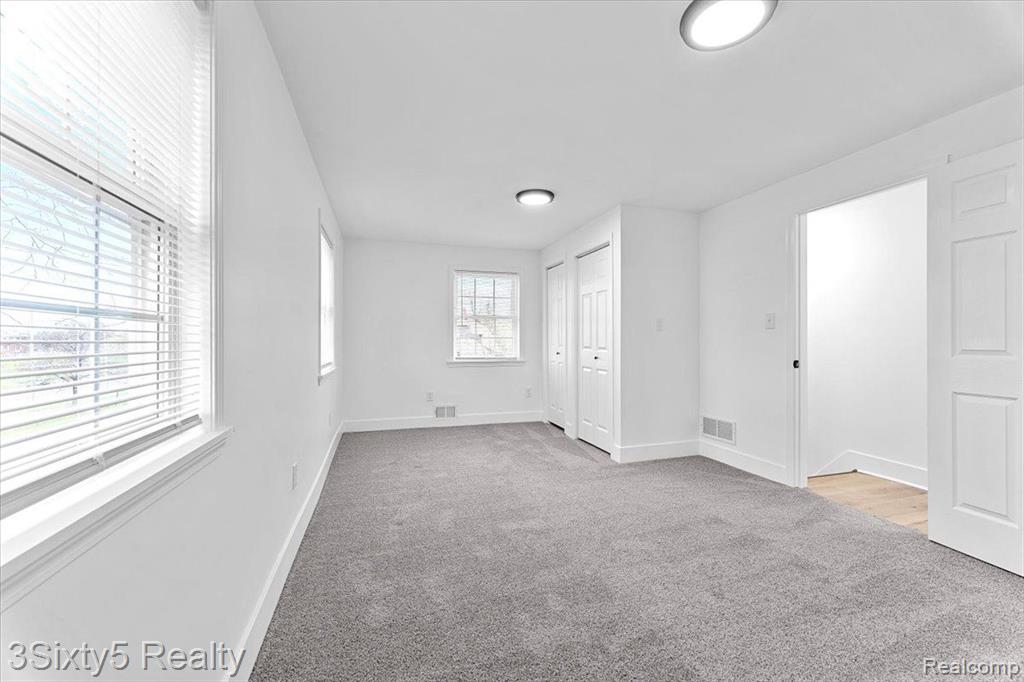 8072 E EDSEL FORD, Detroit, MI 48213 — Photo 17