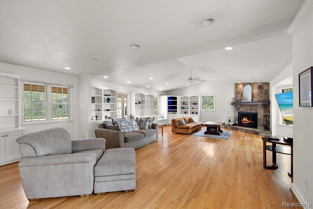 869 Central Drive, Lake Orion, MI 48362 — Photo 16