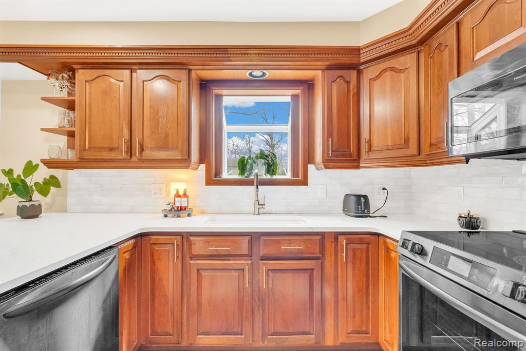 8482 BELLE BLUFF Drive, Grand Blanc, MI 48439 — Photo 18