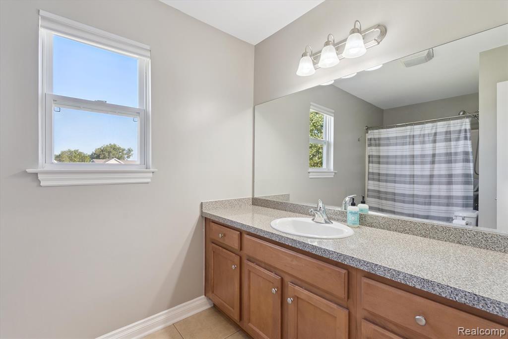 7056 Glenmeadow Court, Grand Blanc, MI 48439 — Photo 26
