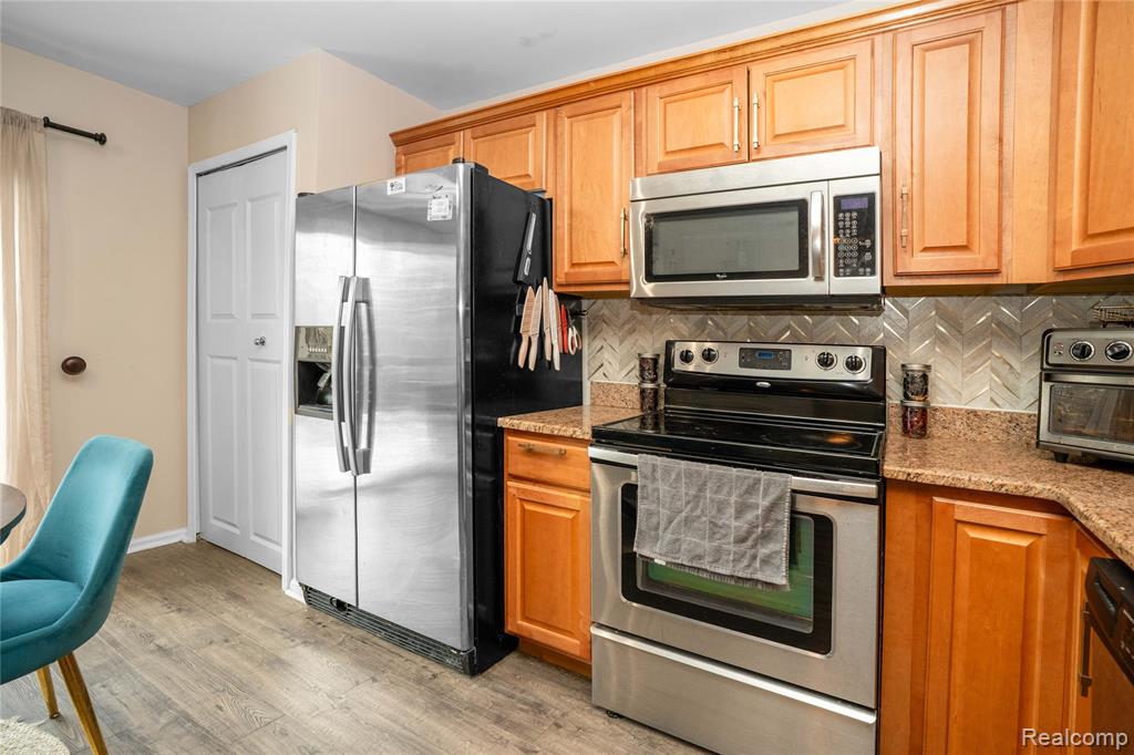 7093 Rolling Hills Drive, Waterford, MI 48327 — Photo 10