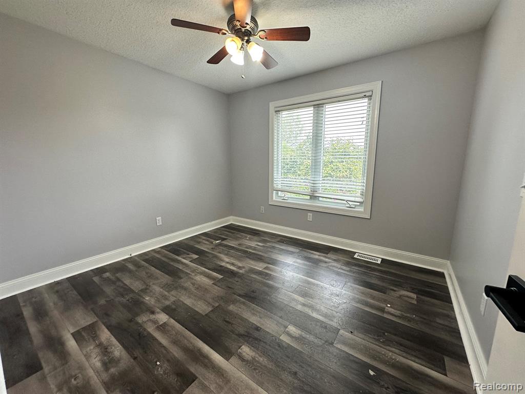 8029 SOUTHVIEW MEADOWS Drive, Mount Morris, MI 48458 — Photo 13